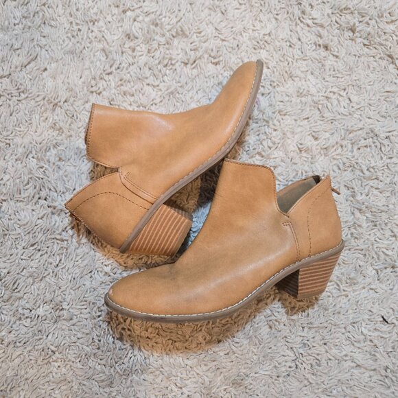 🥾Rocket Dog Boots Ankle Booties Heels Brown Faux Leather Size 7 👟 - Picture 2 of 10